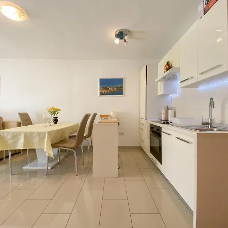 Gardenia Four Apartment *